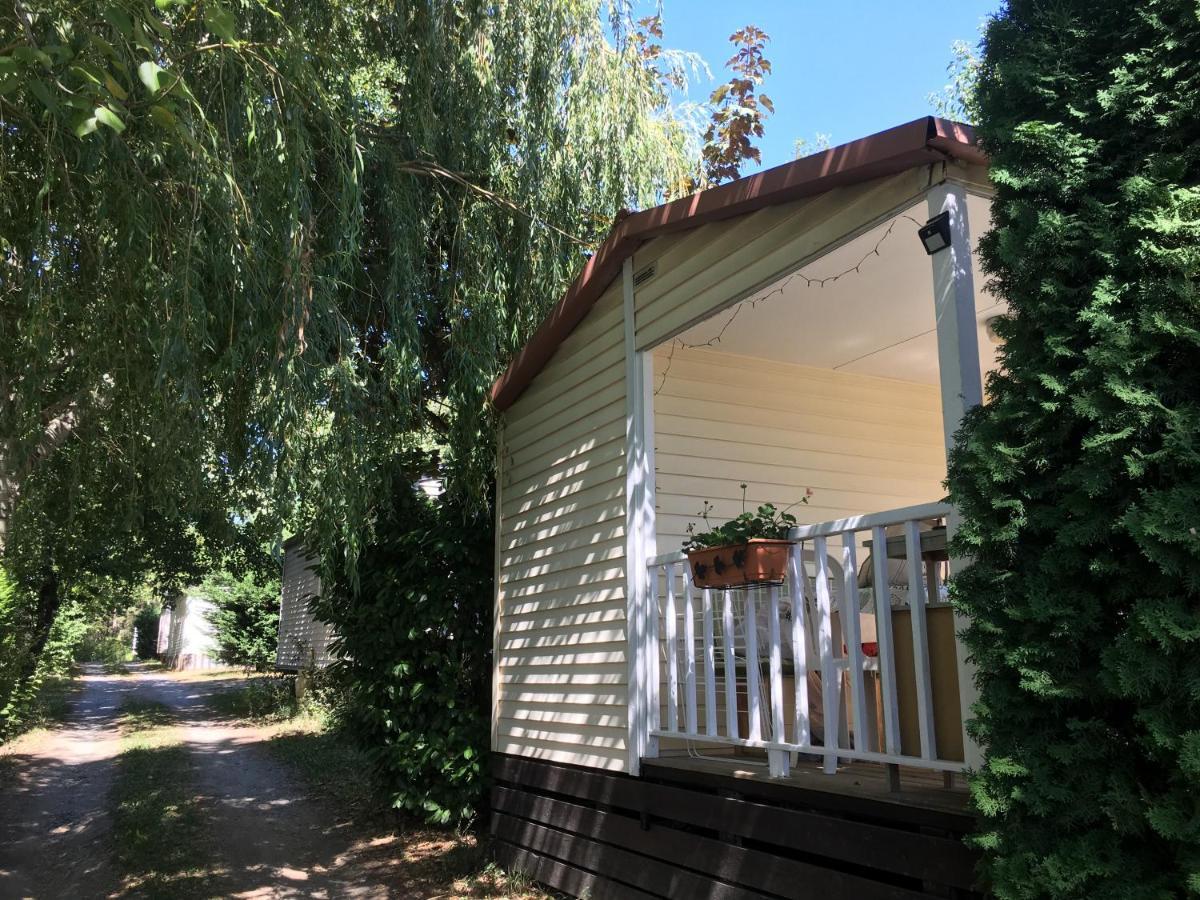 Mobile Home Avec Parking Chorges Kültér fotó