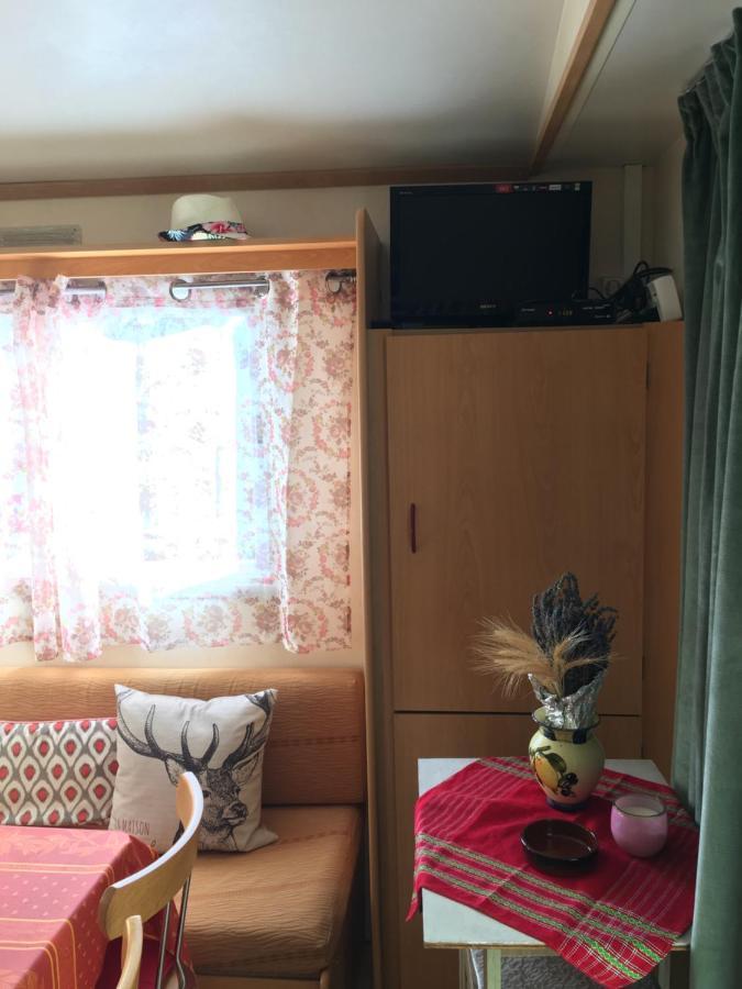 Mobile Home Avec Parking Chorges Kültér fotó